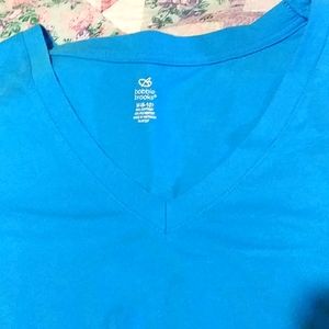 Bobbie Brooks medium v cut tshirt